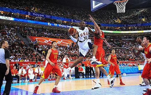  NBA交易截止日震撼多笔交易，隆多加盟快船引关注